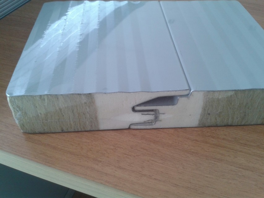 晉城鋼結構工程聚氨酯巖棉板的優(yōu)勢在哪里？